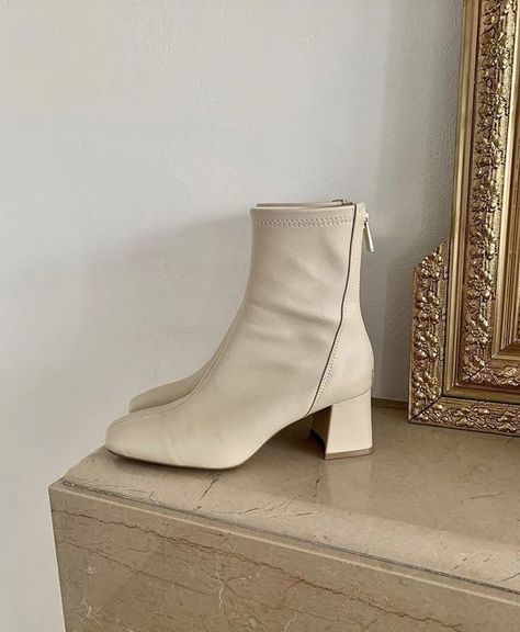 Boots Aesthetic, Dr Shoes, Xmas List, Fancy Shoes, Shoe Inspo, Aesthetic Shoes, Brown Aesthetic, Pretty Shoes, Dream Shoes