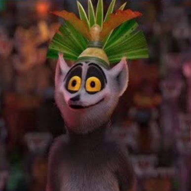 King Julian Funny, Funny Madagascar Pics, Madagascar Funny Pictures, King Julien Pfp, King Julian Memes, Funny Characters From Movies, King Julien Funny, King Julian Pfp, King Julien Meme