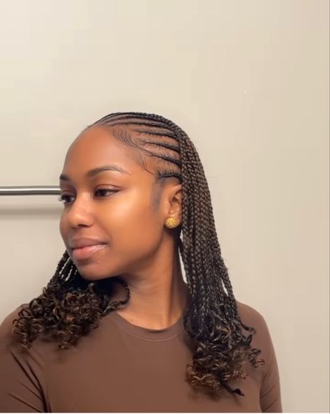 Cornrows And Braids At The Back, Short Braids Cornrows, Quick Braid Hair Styles For Black Women, Single Plaits Braids Black Natural Hair, Simple Fulani Braids Short, Fulani Mini Twists Natural Hair, Fulani Braids 360, Short Straight Back Braids, Feed In Braids Short