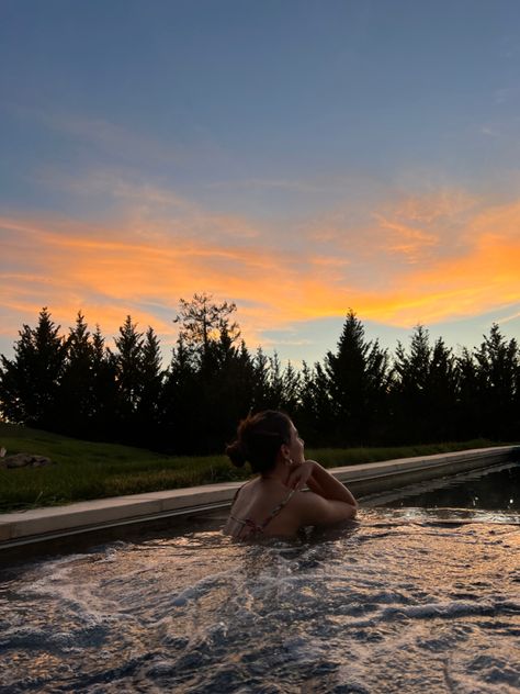 Hot Springs Picture Ideas, Hot Spring Aesthetic, Hot Tub Instagram Pictures, Hot Tub Poses, Hot Springs Aesthetic, Aesthetic Hot Tub, Hot Tub Photoshoot Ideas, Hot Tub Pics, Hot Tub Aesthetic