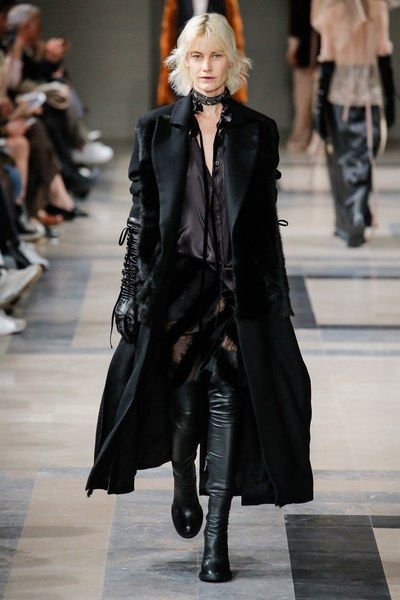 Futuristic Outfits, Gothic Chic, Black Clothes, Style Noir, Ann Demeulemeester, Vogue Paris, Dark Fashion, Fall 2017, Edgy Fashion