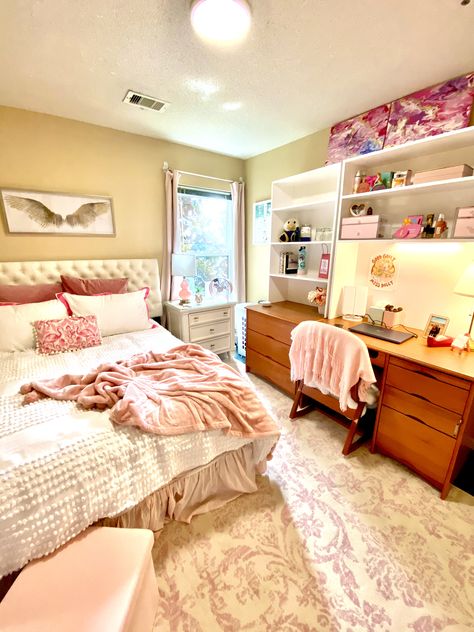 Dorm room makeover
Cozy dorm room
Pink dorm room
Southern Pines Dorm
Southern Pines
Georgia Southern
Georgia Southern University
Georgia Southern Dorm Georgia Southern University Dorm, Romanticizing College, Savannah House, Savannah Houses, University Dorms, Southern University, Georgia Southern University, Dorm Inspo, Georgia Southern