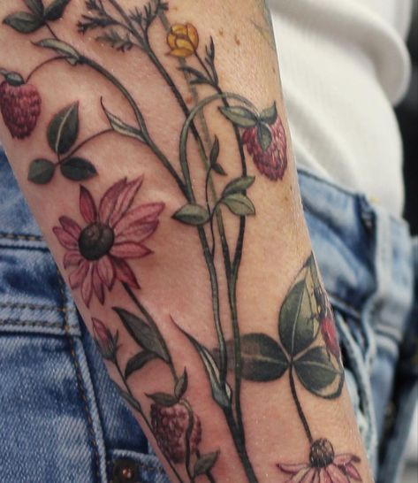 Botanical veins ••• Inspired by her garden and daughter, such a lovely project! Thank you for choosing me 💐 🌱 done during my guestspot at @… | Instagram Vanessa Core, Tea Tattoo, Tattoo Catalog, Simple Arm Tattoos, Flower Tattoo Meanings, Surreal Tattoo, Garden Tattoos, Bouquet Tattoo, Wildflower Tattoo