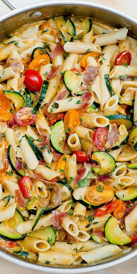 Creamy Pasta with Prosciutto (bacon), Zucchini and Grape Tomatoes Zucchini Prosciutto, Pasta With Prosciutto, Bacon Zucchini, Pasta With Bacon, Prosciutto Pasta, Large Zucchini, Plats Healthy, Fresh Sage, Zucchini Pasta