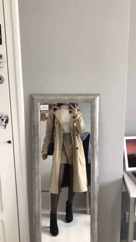 Trench Coat Fits Aesthetic, Trench Coat And Skirt Outfit Winter, Casual Winter Outfits Skirt, Trench Coat Outfit Dress, Skirt And Trench Coat Outfit, Trench Coat And Skirt Outfit, Trench Coat With Skirt, Trench Coat Outfit Winter Classy, Beige Coat Outfit Winter