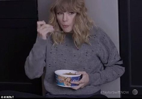 Wonderland Taylor Swift, Taylor Swift Now, Taylor Swift Singing, Blondie Girl, Selena And Taylor, Ellen Degeneres Show, Blonde Cat, Taylor Swift Funny, Dessert Buffet