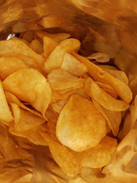 snacks chips Bag Of Chips Aesthetic, Crisps Aesthetic, Aesthetic Chips, Chips Aesthetic, Barbecue Chips, Bbq Chips, Chips Snacks, Lays Chips, Food Therapy