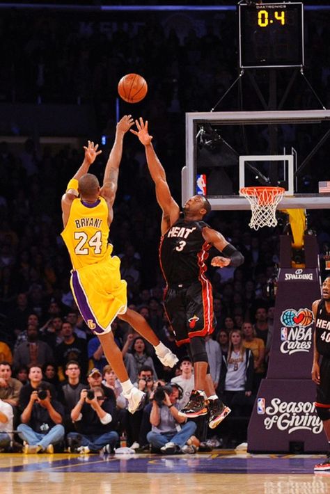 Kobe Bryant Fadeaway, Kobe Fadeaway, Cool Basketball Pictures, The Black Mamba, Nba Basket, Kobe Bryant Poster, Michael Jordan Pictures, Kobe Lebron, Kobe Mamba