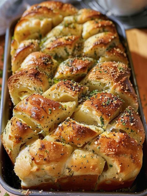 Sourdough Discard Garlic Pull-Apart Bread Recipe Sourdough Thanksgiving Recipes Bread, Sourdough Recipes Thanksgiving, Sourdough Discard Recipes Thanksgiving, Discard Loaf Bread, Thanksgiving Sourdough Discard Recipes, Sourdough Discard Rolls Recipes, Amy Bakes Bread Sourdough, Stuffed Sourdough Bread Recipes, Sourdough Discard Monkey Bread