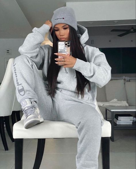 Grey Beanie Outfit, Grey Sweatsuit, Grey Tracksuit, Beanie Outfit, Scrubs Outfit, Tracksuit Outfit, Causal Outfits, Cute Lazy Outfits, Tomboy Outfits