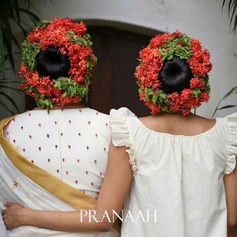 Kerala Dance, Flower For Bride, Dance Hairstyles, Hand Bouquet, Wedding Item, Indian Hairstyles, Bridal Outfits, Bride Hairstyles, Model Dress