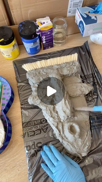 Osa Rosti ART on Instagram: "👋 hello everybody! Here’s a process video of how I make a wall mask in the papier-mache pulp method. This recipe is very simple! I use only paper that has been soaked and pulped and then as a binder/glue I use wall paper paste that is from Methyl cellulose only (so it’s natural) and it has no additives. It’s like a powder and I just sprinkle some on my pulp (sorry no exact recipe here😅) and mix it. You only need very little. Next time I’m gonna make sure to measure it with a spoon so I can let you know more exact. It becomes a bit jelly when in contact with water. At one point I added some water to the pulp to help the pulp to get a more jelly feeling. The key is to mix a lot a lot a lot so it gets smooth. Happy papier-macheing! 🤗 #mixedmediaartist #howtovid How To Paint Paper Mache, Paper Mache Videos, Paper Mache Wall Decor, Smooth Paper Mache, How To Make Paper Mache, Paper Mache Sculpture Diy, Paper Mache Projects Ideas, Papier Mache Diy, Paper Pulp Sculpture