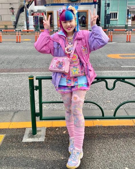 chi-chan*ଘ(੭*ˊᵕˋ)੭* ੈ✩‧₊˚ (@kg_chr) • Instagram photos and videos Pastel Harajuku Fashion, Decora Outfit Ideas, Pastel Alt Outfits, Decora Fashion Outfits, Green Long Hair, Harajuku Fashion Aesthetic, Colorful Harajuku, Harajuku Outfit, Kawaii Street Fashion