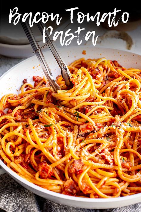 This Bacon Tomato Pasta is a quick and easy dish perfect for those busy weeknights when you want something delicious but don't have the time to spend hours in the kitchen. The secret to this dish is the combination of smokey bacon, garlic, and juicy tomatoes, which creates a rich and flavorful sauce that coats every strand of pasta. And it is ready in under 30 minutes! Bacon Tomato Pasta, Noodle Meals, Spaghetti Tomato Sauce, Fettuccine Recipes, Best Pasta Dishes, Pasta Noodle Recipe, Creamy Pasta Recipes, Spaghetti Sauce Recipe, Vegetarian Pasta Recipes