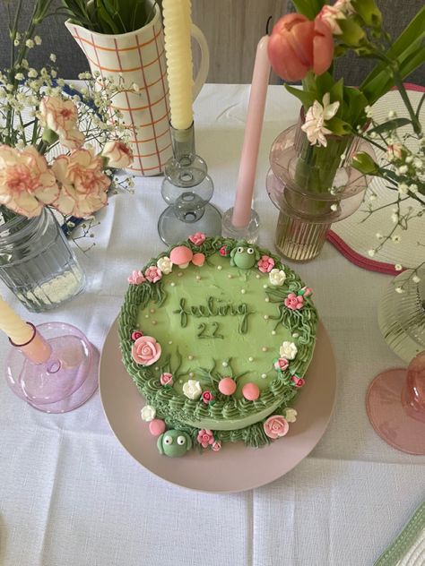 #22 #cake #fairycore #taylorswift #flowers #tabledecor Cake Garden Theme, Fairycore Birthday Outfit, 22 Birthday Cakes, Green Cake With Flowers, 23 Inside Her Fantasy Cake, Garden Themed Cake, Vintage Flower Cake, Fairy Core Cake Ideas, Garden Party Birthday Cake