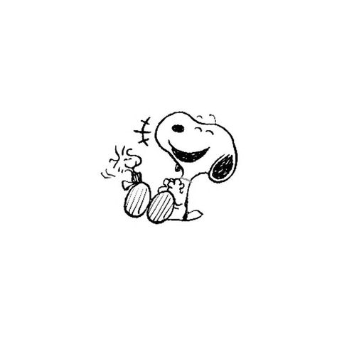 Snoopy Png Icon, Snoopy And Woodstock Tattoo, Snoopy Black And White, Snoopy Drawing, Snoopy Tattoo, Vinyle Cricut, Woodstock Peanuts, Snoopy Images, Cute Little Tattoos