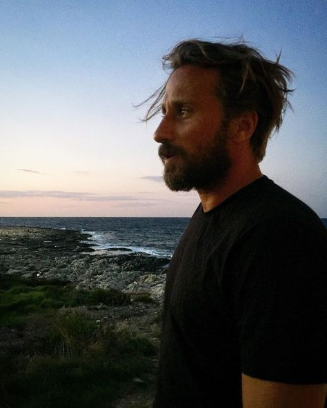 Matthias Schoenaerts on Instagram: “The sea.... always the sea 💙. 📸@numanoffice” Mattias Schoenaerts, Mathias Schoenaerts, Matthias Schoenaerts, Drunk In Love, I John, Ryan Reynolds, The Little Prince, I Want To Be, Chanel Bags