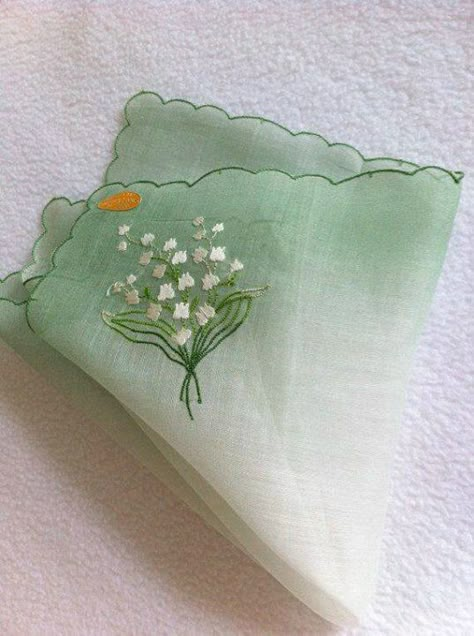 Vintage Lily of the Valley Handkerchief Aesthetic Hankerchief, Wedding Lily Of The Valley, Lily Of The Valley Aesthetic, Convallaria Majalis, Valley Cottage, Flowers Lily, Lilies Of The Valley, Etiquette Vintage, Lily Of The Valley Flowers