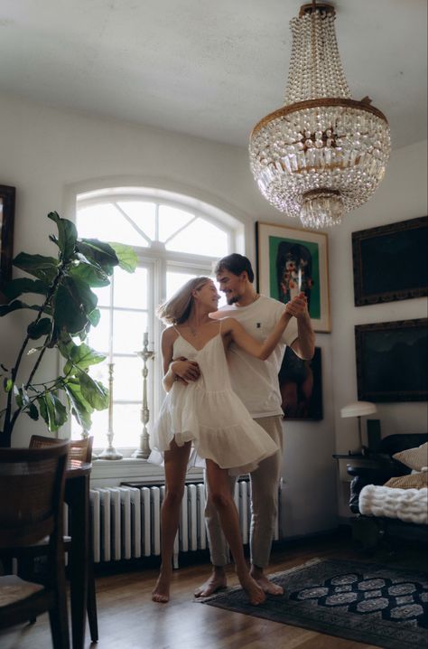 Couple Building House, Couple Dancing In Apartment, Couple Dancing At Home, Couple Photoshoot At Home, Apartment Photoshoot, Sand Diego, Lifestyle Photography Couples, Photoshoot At Home, Maternity Wedding