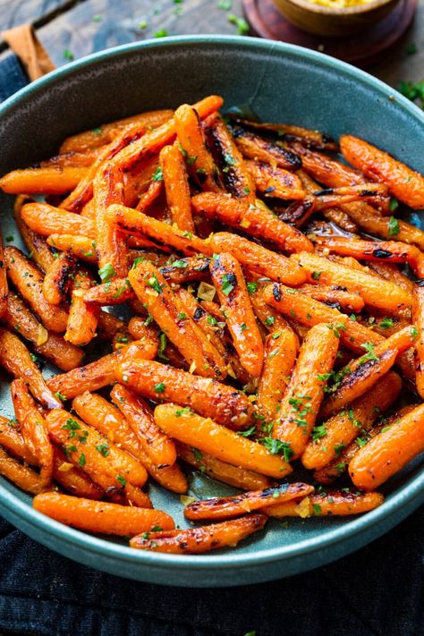 Elevate your vegetable game with these delicious honey roasted carrots with garlic butter. Easy to make and packed with flavor, they make the perfect side dish for any meal. #roastedcarrots #honeygarlicroasted carrots #carrotsrecipe #sidedish Honey Butter Carrots, Butter Roasted Carrots, Boil Carrots, Roasted Carrots And Parsnips, Honey Carrots, Winter Dinners, Roasted Carrots Recipe, Butter Carrots, Honey Roasted Carrots