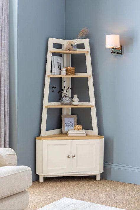 Corner Decorating Ideas, Corner Ladder Shelf, Farm Hacks, Latest Living Room Designs, Corner Bookshelves, Corner Storage, Room Corner, Ladder Shelf, Corner Shelf