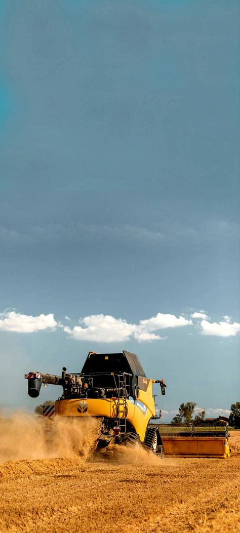 New Holland Tractor Wallpaper, New Holland Combine, Farming Photography, New Holland Agriculture, Combine Harvester, New Holland Tractor, Farm Tractor, New Holland, Farm Life