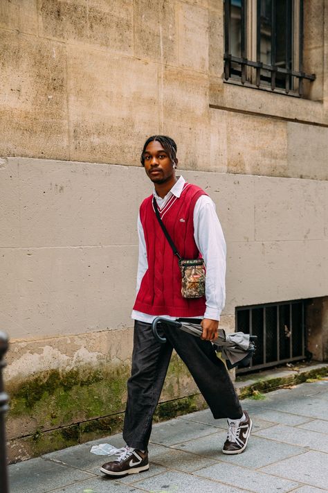 Cardigan Vest Outfit Aesthetic, Red Vest Outfit, Men Streetwear Outfits, Varsity Blues, Kanye West Outfits, Checkered Suit, Paris Vogue, Dior Men, Street Style Photos