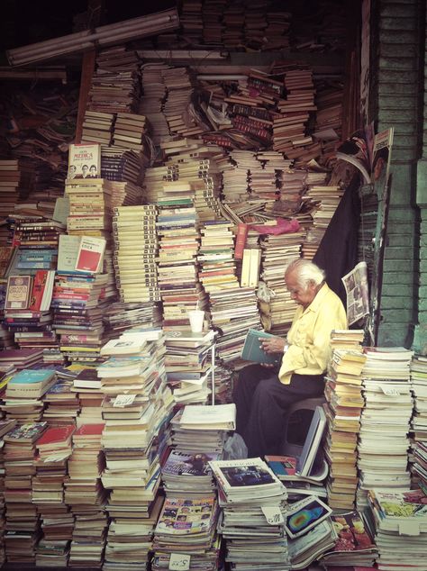 Lectura para unas vidas. Enterrado en libros. [ Reading for life. BURIED IN BOOKS.] © Eneas De Troya (Photographer, Mexico City, MEXICO) via flickr. Stacks Of Books, Myanmar Quotes, Yangon Myanmar, Michel De Montaigne, Pile Of Books, Yangon, World Of Books, I Love Reading, Stack Of Books