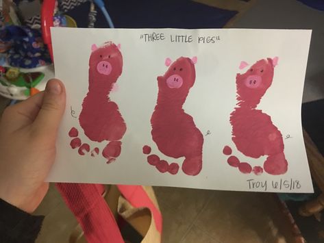 The three little pigs infant/toddler footprint craft Toddlers Craft Ideas, Three Little Pigs Activities, Footprint Crafts For Kids, Fairy Tales Preschool Activities, 3 Little Pigs Activities, Nursery Rhyme Art, Nursery Rhyme Crafts, 3 Little Pigs, Fairy Tale Crafts