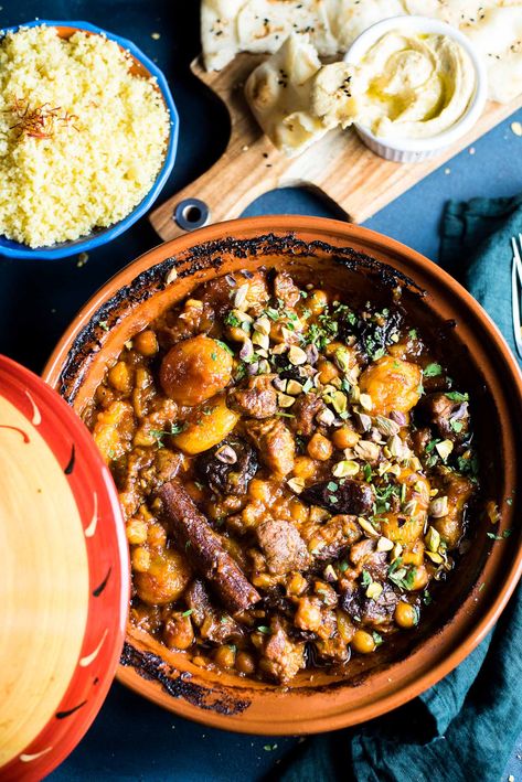 Moroccan Lamb Tagine Lamb Tagine Recipe, Moroccan Lamb Tagine, Arabisk Mad, Tagine Cooking, Lamb Tagine, Moroccan Lamb, Moroccan Dishes, Tagine Recipes, Coctails Recipes