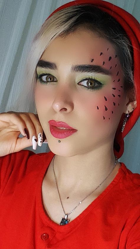 Food Makeup Looks, Watermelon Eye Makeup, Fruit Costume Women, Fruit Makeup Looks, Watermelon Face Paint, Summer Face Paint, Blueberry Makeup, Watermelon Makeup, Cute Clown Costume