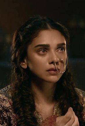 Aditi Rao Hydari, Padmaavat, 2018. Mehrunissa Padmaavat, South Asian Aesthetic, Aditi Rao Hydari, Fresh Laundry, Aditi Rao, Models To Draw, Indian Photoshoot, Vintage Bollywood, Best Photo Poses