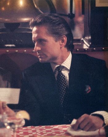 Michael Douglas as Gordon Gekko in Wall Street (1987). Wall Street Fashion, Gordon Gekko, Oliver Stone, Michael Douglas, Kirk Douglas, Wolf Of Wall Street, Hollywood Actor, Celebrity Look, Hollywood Glamour