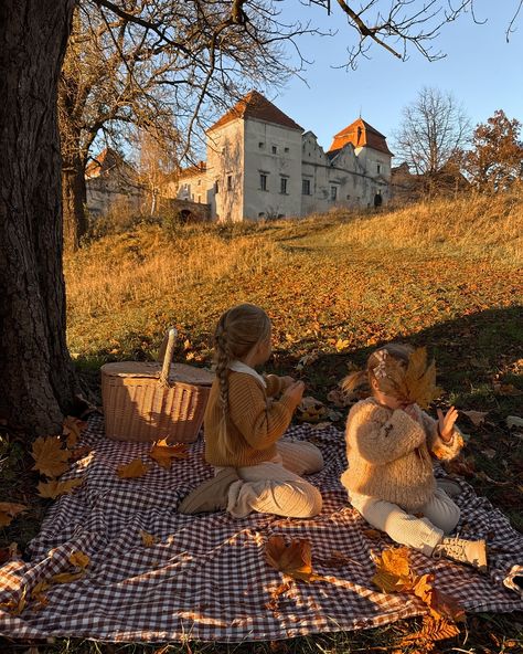 𝒮𝓉𝒶𝓀𝒽𝒾𝓋 𝒰𝓁𝓎𝒶𝓃𝒶 | 🍂 | Instagram Kids Playing Aesthetic, Playing Aesthetic, Homestead Mom, Family Photoshoot Poses, Farm Lifestyle, Nursery Room Inspiration, House Aesthetic, Baby Goats, Photos Inspo