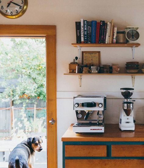 https://www.instagram.com/p/CUp0cFErvyn/?utm_medium=share_sheet La Marzocco Linea Mini, Coffee Setup, Home Coffee Station, Coffee Bar At Home, Home Barista, Home Espresso Machine, Bar At Home, Coffee Bar Station, La Marzocco