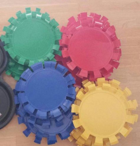 Plates cut up to look like gears - VBS decoration Vbs Decorating Ideas, Maker Fun Factory Vbs 2017, Maker Fun Factory Vbs, Maker Fun Factory, Transformers Birthday, Techie Teacher, Fall Board, Robot Birthday Party, Robot Party