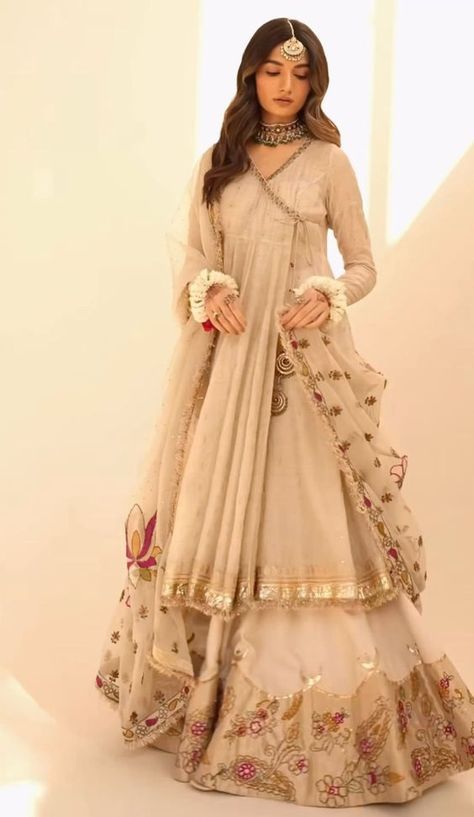 Nikkah Dress Gharara, Pakistani Wedding Outfits Sisters Ideas, Zara Shahjahan, Desi Dress, Shadi Dresses, Pakistani Formal Dresses, Latest Bridal Dresses, Anarkali Dress Pattern, Desi Fits