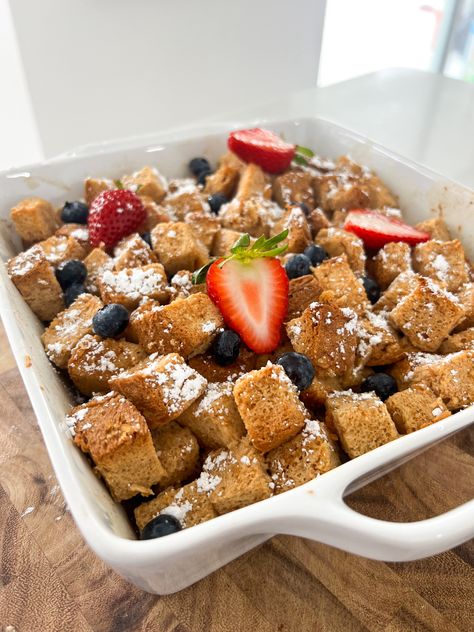 Baked French Toast• Dairy free, Egg free, higher protein option! Dairy Free French Toast, Chocolate Raspberry Brownies, Egg Free Breakfast, Breastfeeding Snacks, Savoury French Toast, Gluten Free Christmas Cookies, Vanilla Protein Shakes, Vegan Donuts, Gluten Free Christmas