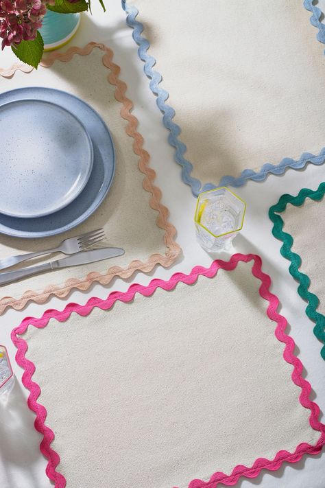 Brighten up your dining space for Spring with these fun wiggle trim placemats. Machine washable for ease and easy to roll up and store when not in use. Machine washable. 4 x Mat Main 99% Cotton, 1% Polyester. Trim 100% Cotton. Cute Placemats, Table Placemats Ideas, Sewing Placemats, Table Settings Ideas, Fun Table Settings, Napkin Designs, Club Table, Sewing Upholstery, Artsy Bag