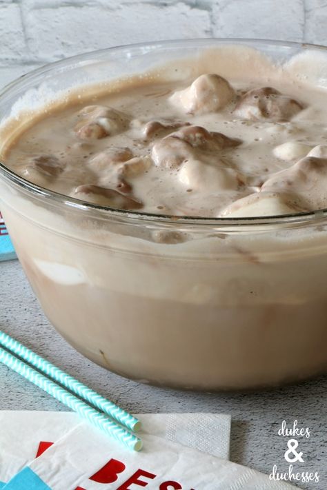 Coffee Punch With Kahlua, Coffee Punch With Ice Cream, Coffee Punch Recipes, Spiked Coffee Recipe, Chocolate Punch, Coffe Drinks, Ice Cream Punch, Comfort Drinks, Spiked Coffee