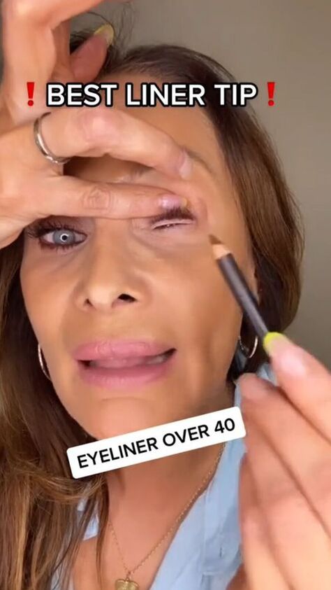 Eyeliner Over 40, Eyeliner Tricks For Beginners, Makeup For 50 Year Old, How To Put Eyeliner, Eyeliner Techniques, How To Do Eyeliner, Makeup Over 50, Makeup Over 40, Makeup Tips For Older Women