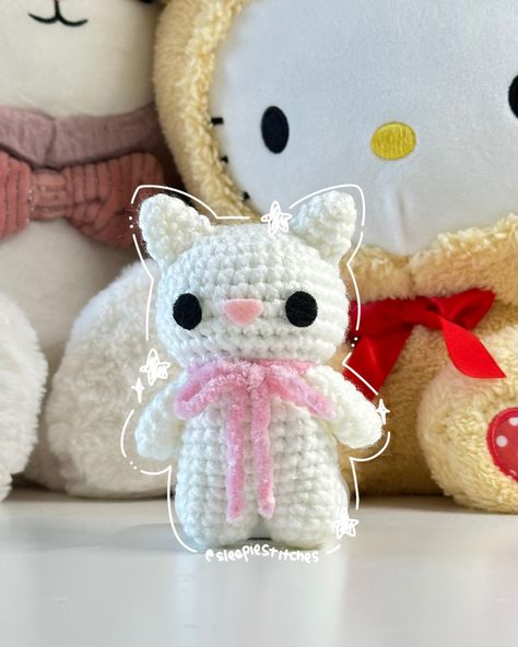 𐙚 no.16,, white kitty originally!! the second slide was supposed to be a reel but my lighting couldnt cooperate .. (╥﹏╥) ive been watching alot of the walking dead recently so ive been crocheting alot too!! pattern/s: cat: @lovelee.crochet (kinda modified??) [total time: 2hour 58minute] 🏷️🏷️ #crochet #white #whitecat #cat #crochetcat #explore Crochet White, Crochet Cat, White Cat, Walking Dead, The Walking Dead, Amigurumi, Two By Two, Walking, Kitty