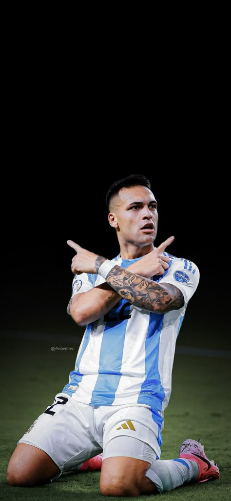 Lautaro Martinez Wallpaper - https://twitter.com/j4vibenitez/status/1807249263765635393?s=19 Argentina Football Players, Argentina Soccer Players, Martinez Wallpaper, Argentina Soccer, Argentina Football, Soccer Inspiration, Football Icon, Soccer Players, Football Players