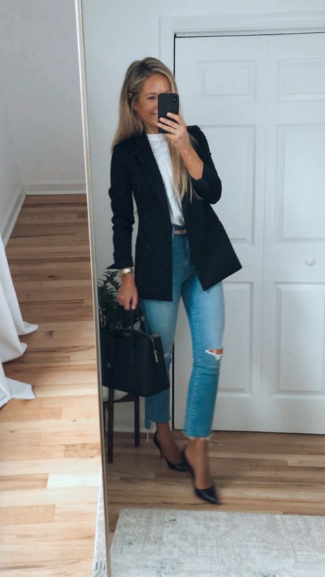 Business Meetings Outfit, Marketing Outfits For Women Professional, Blazer Nero Outfit, Presentation Outfit Business, Work Meeting Outfits, Casual Meeting Outfit, Business Meeting Outfit, Law Aesthetic, Meeting Outfit