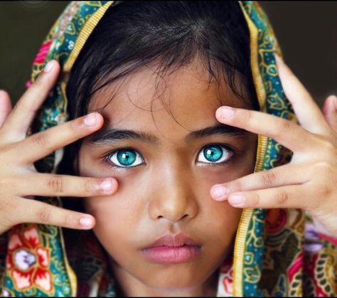 Blue eyed Indian girl Kind Photo, 얼굴 드로잉, Allen Walker, Most Beautiful Eyes, Different Skin Tones, Stunning Eyes, Gorgeous Eyes, Interesting Faces, Pretty Eyes