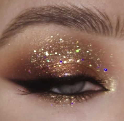 Ninny Spangcole, Nude Palette, Eye Makeup Designs, Edgy Makeup, Makeup Eye Looks, Creative Eye Makeup, Creative Makeup Looks, Smokey Eyes, Eye Makeup Art