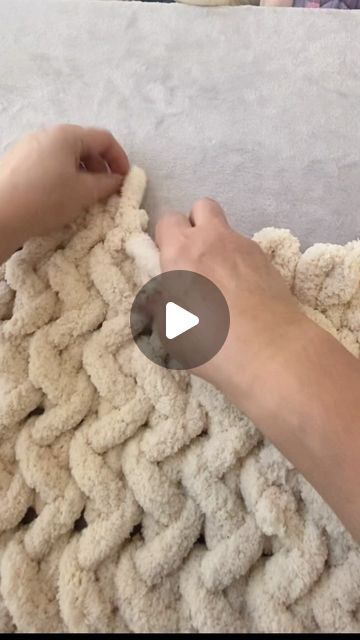 Chunky Yarn Finger Crochet, How To Finger Knit A Chunky Blanket, Crocheting Chunky Blankets, How To Finish Off A Chunky Knit Blanket, Finger Yarn Projects, Chunky Blanket Yarn, Knit Blankets Chunky, How To Make Yarn Blankets By Hand, Chunky Blanket Hand Knitting