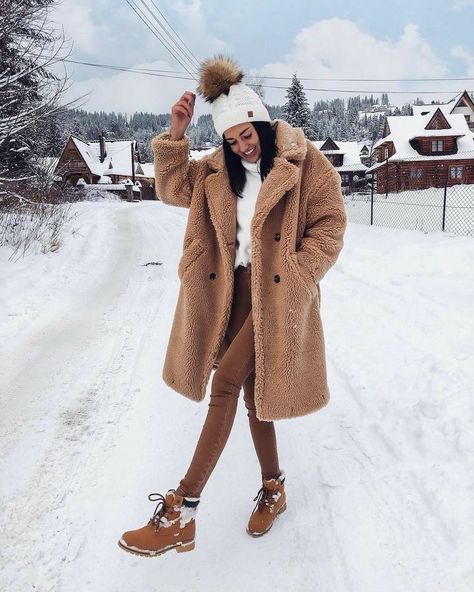 Mode Au Ski, Snow Outfits For Women, Cute Winter Coats, Snow Outfits, Winter Outfits Snow, Cute Hiking Outfit, Pijamas Women, Winter Mode Outfits, Snow Photoshoot