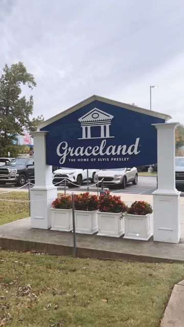 Graceland Aesthetic, Graceland Memphis, Austin Butler Elvis, Gift Shops, Austin Butler, Dream Places, Travel Bug, Travel Bugs, Incredible Places