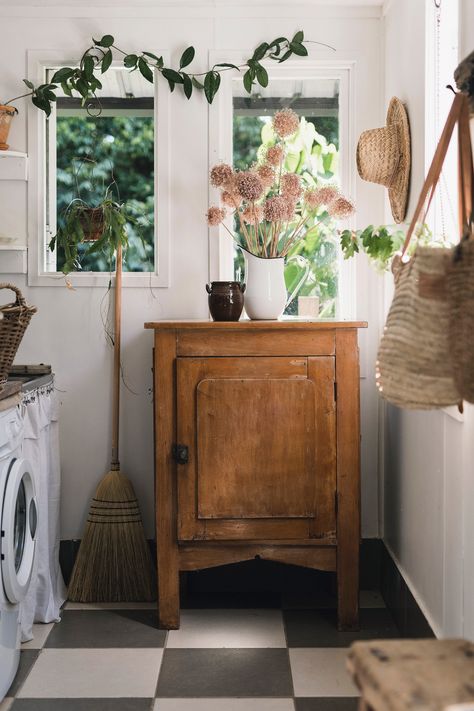 An old meat safe finds a new role in this country-style laundry. Australian Farmhouse Interior, Australian Cottage, Rainforest Home, Meat Safe, Australian Country Houses, Australian Farmhouse, Farmhouse Life, Natural Wood Decor, Australian Country